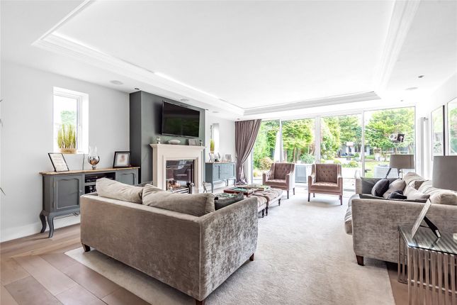 Town house for sale in Meadow Way, Farnborough Park