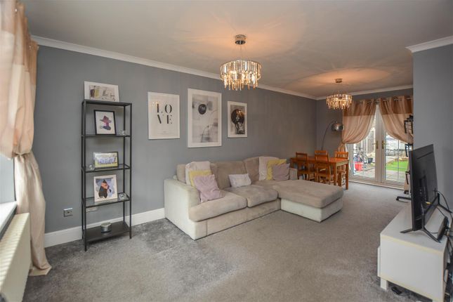 3, Pondfield Lane, Brentwood photo 2
