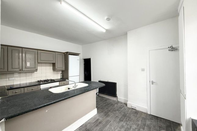 2, Paisley Terrace, West Yorkshire photo 3