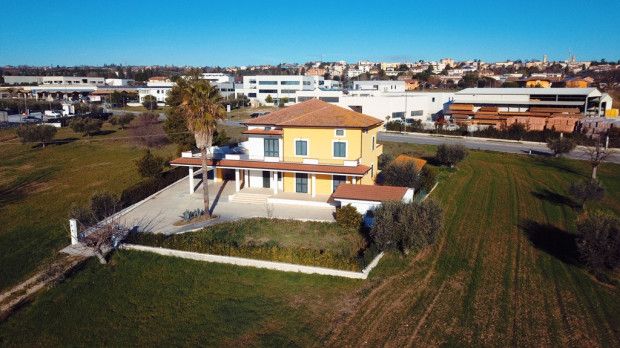 Thumbnail Villa for sale in Teramo, Nereto, Abruzzo, Te64015
