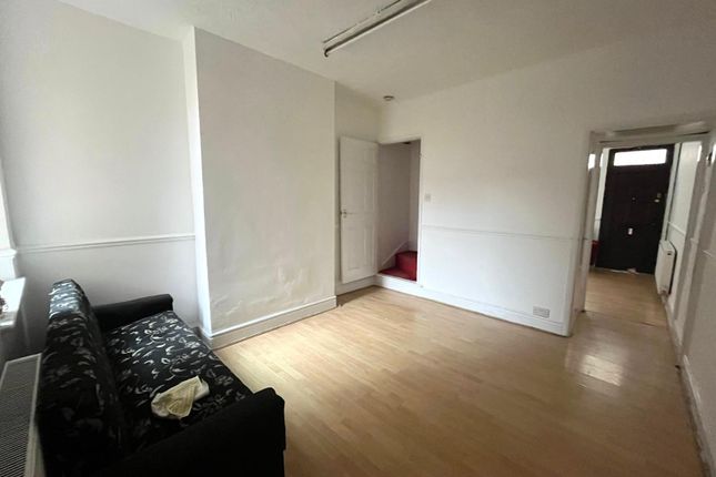 4, Dundonald Road, Leicester photo 5