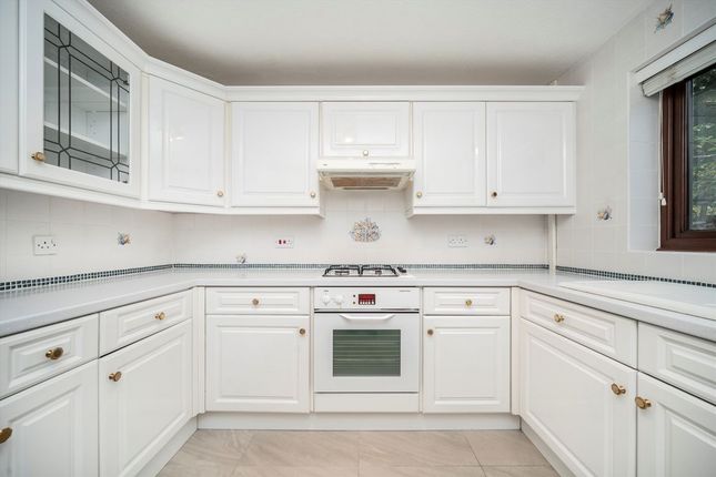 60, Waterman Way, London photo 4
