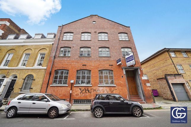 Flat to rent in Fairclough Street, London