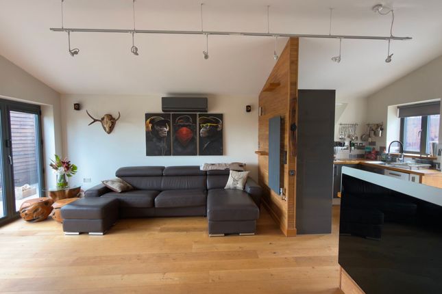 1-bed bungalow on Severn Folly, Main Road, Bristol, £2,100/mo