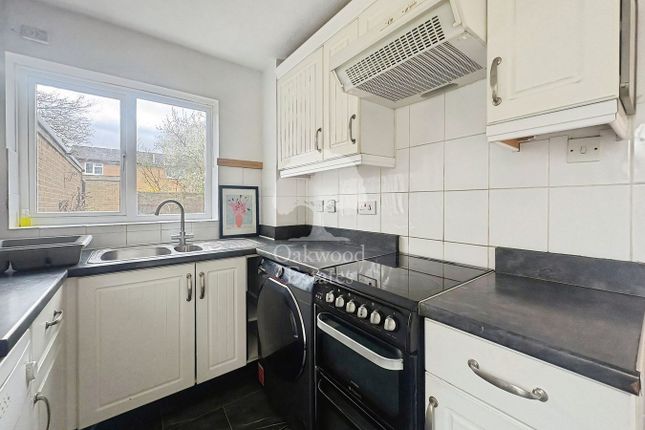 34, Purssell Close, Maidenhead photo 2