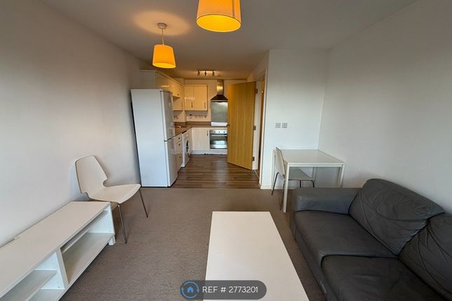 Apartment, Spinner House A Elmira Way, Salford photo 2