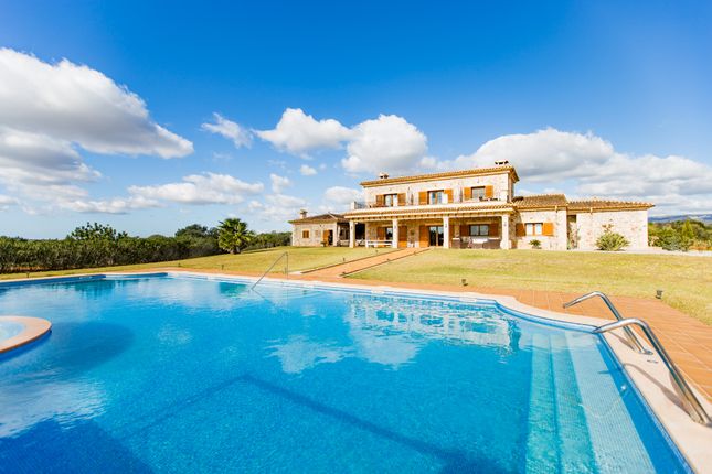 Villa for sale in Llucmajor, Majorca, Balearic Islands, Spain
