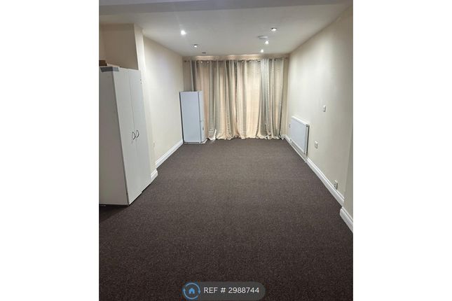 St Pauls Close, Hounslow photo 3