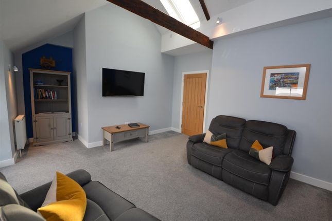 Living Area Apt2