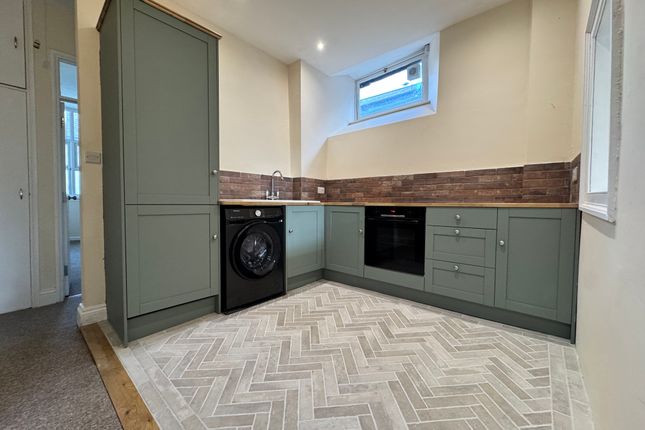 Flat 1, Blake House, Ramparts Walk, Totnes photo 4