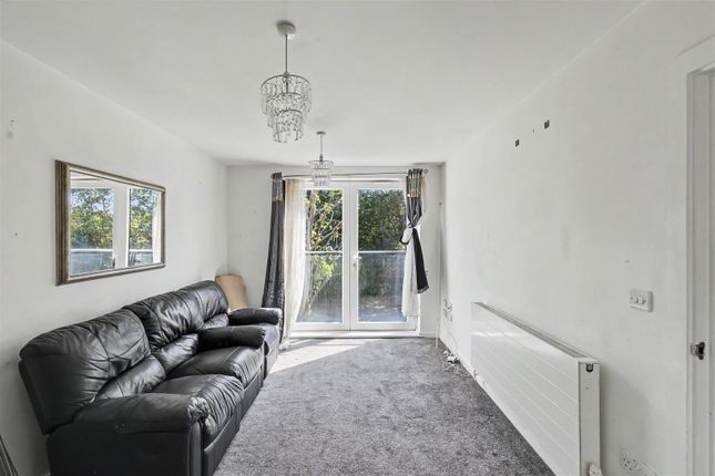 12, Faraday House, Enfield photo 4