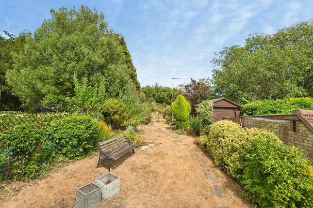 188, Whitehill Road, Hertfordshire photo 2