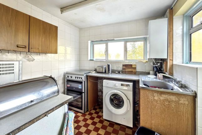 78, Park Chase, Wembley photo 3