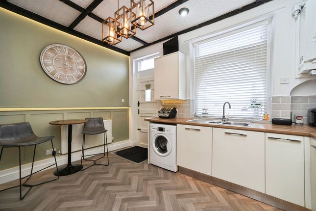100, Parkwood Street, Keighley photo 4