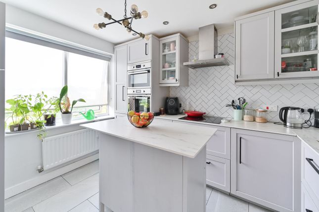 Watson Place, London, SE25, South Norwood photo 3