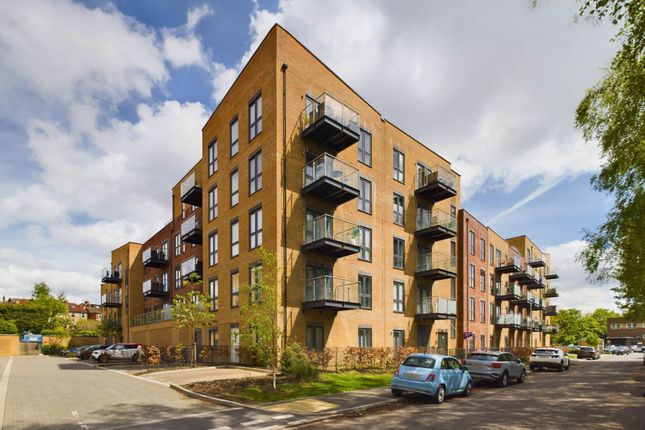 Thumbnail Flat for sale in Frogmore Road, Apsley