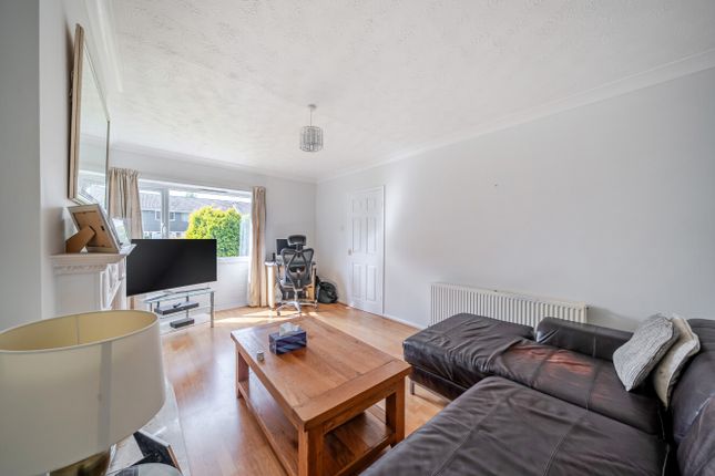 5, Brookhill Close, Leeds photo 3