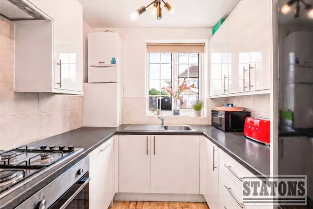 73, Queens Avenue, London photo 4