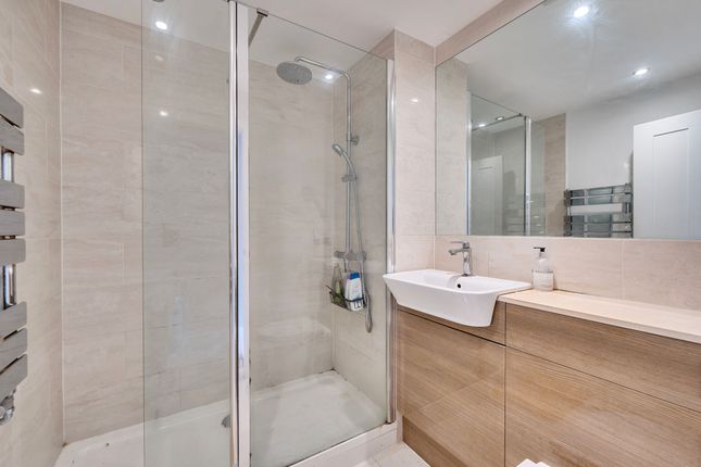 27 Delaporte Close, Epsom photo 4