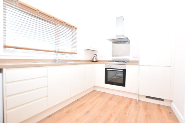 Flat D, 8, Station Road, London photo 2