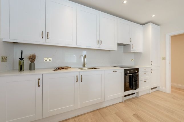 271A,, Ladbroke Grove, London photo 4