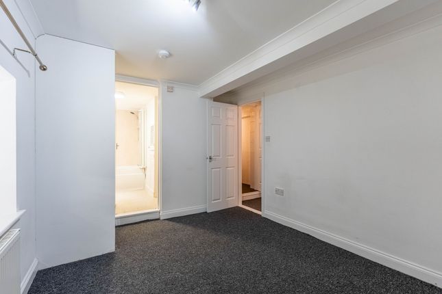 Flat 3, 168 High Street, Rochester photo 4