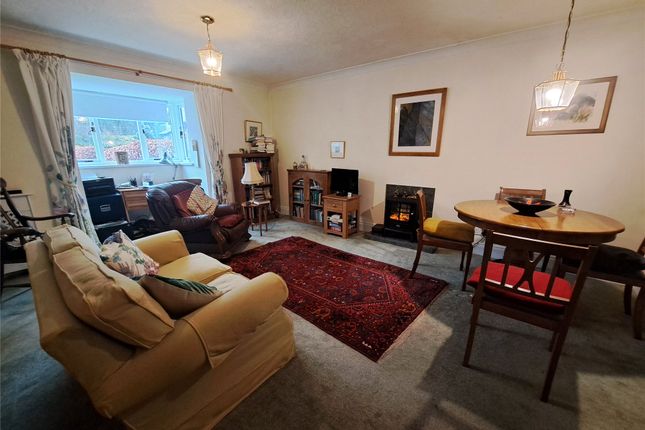 7 Kingcome Court, Fore Street Buckfastleigh Devon, Buckfastleigh photo 3