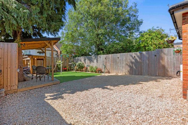 2 Jacobs Meadow, Princes Risborough photo 4