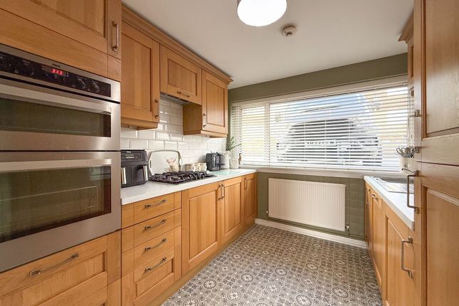 26 Larkfield Close, Newport photo 2
