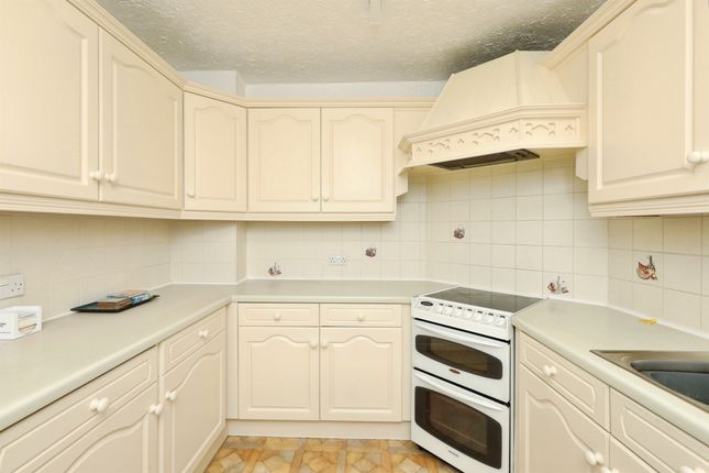 68, Gildingwells Road, Worksop photo 3