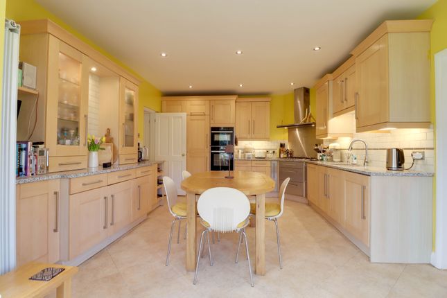 45, Meadow Walk, Harpenden photo 4