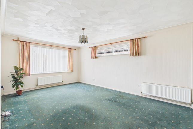 110, Edith Avenue North, Peacehaven photo 3