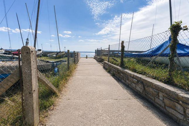 Flat 2 Beachcrest, 14 Queens Road, Lee-On-The-Solent photo 2