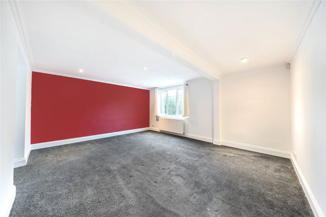 Flat 3, Parklands,, Hazel Grove, Surrey photo 3