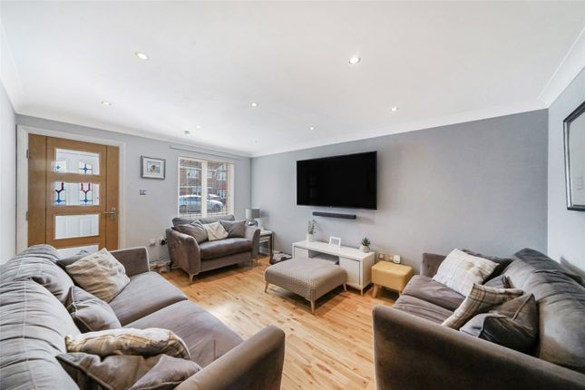 70, Scalloway Road, Lanarkshire photo 2