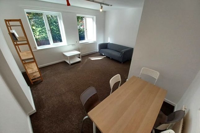 25, Well Close Rise, West Yorkshire photo 2