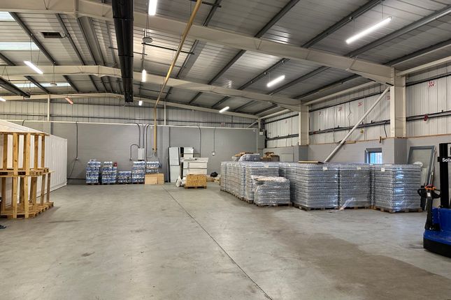 Warehouse to let in Colney Hatch Lane, London