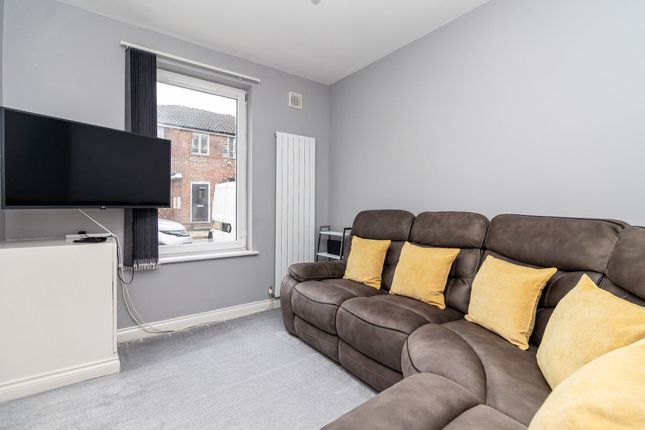 28 Methuen Road, Southsea photo 4