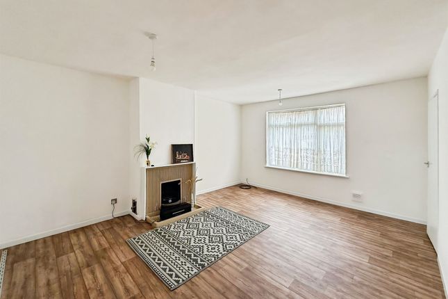 3, Barbury Close, Swindon photo 2