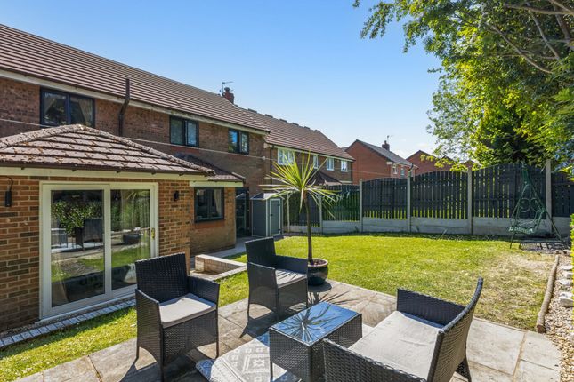 3, Nevern Close, Heaton, Bolton photo 2