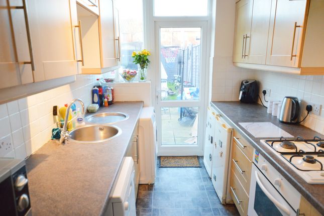 62, Goodwin Road, Slough photo 4
