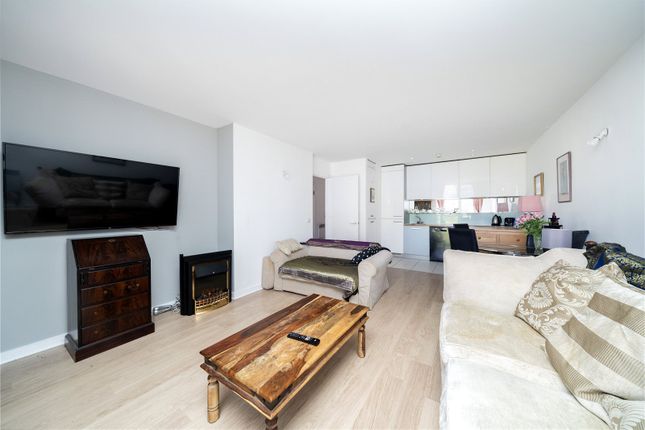 Flat for sale in New River Avenue, London