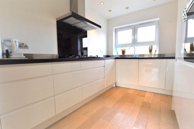 Flat for sale in Kylemore Close, London