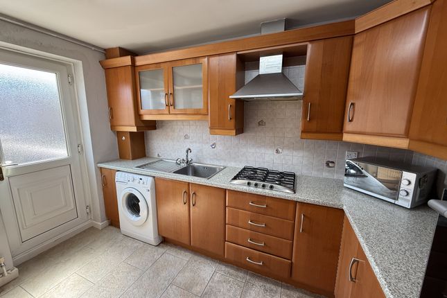 Lutterworth Drive, Adwick-le-Street Doncaster South Yorkshire photo 4