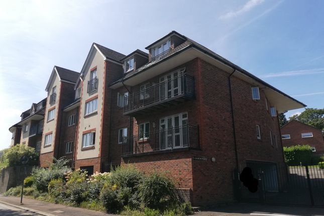 Thumbnail Flat to rent in Brook Road, Redhill