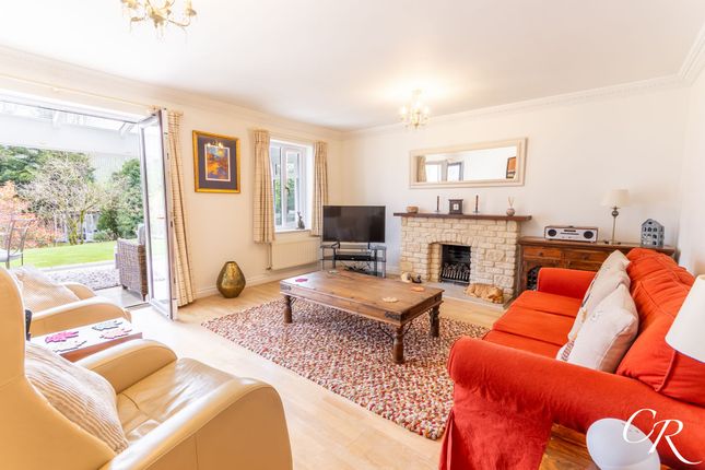 4 Coln Rise, Cheltenham photo 3