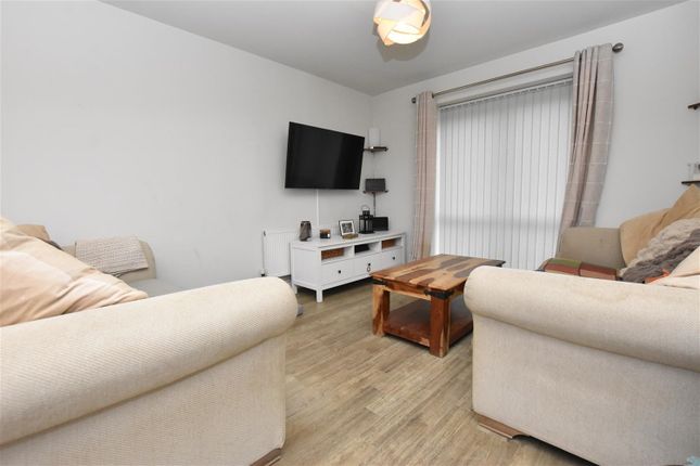 19, Garner Road, Giltbrook, Nottingham photo 3