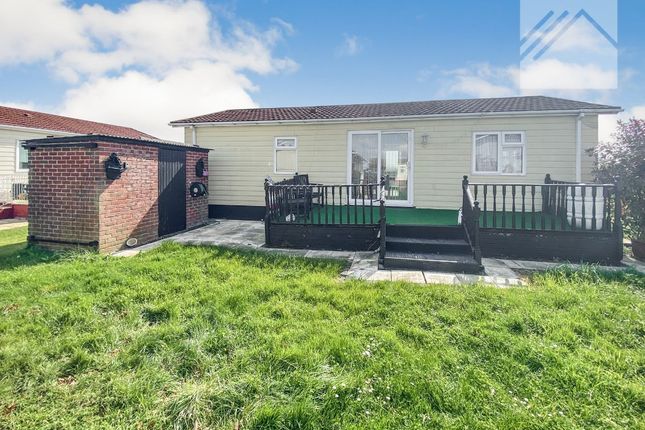 Thumbnail Mobile/park home for sale in Kings Park, Creek Road, Canvey Island