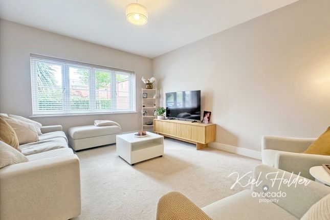 3 Snowdrop Gardens, Woodley, Berkshire photo 4