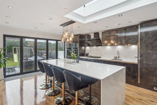 52, Langley Park Road, Iver photo 2